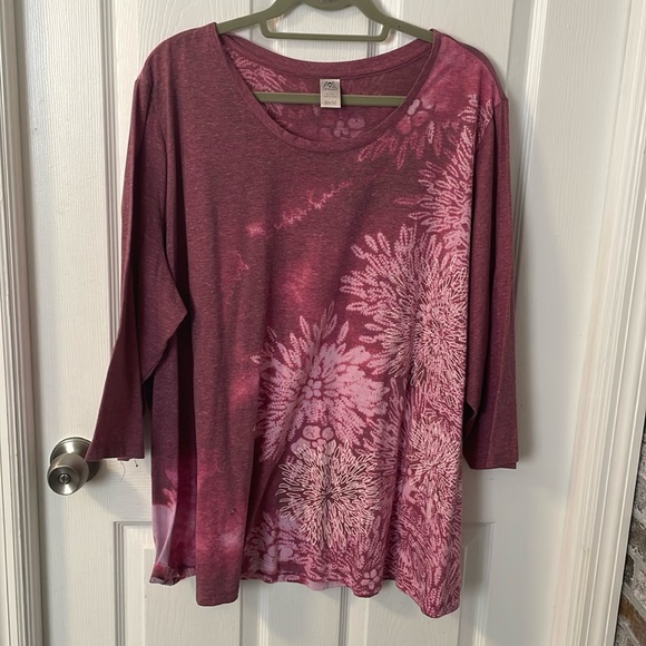 Ave Leisure- Floral Design Tee- 30/32 - Picture 1 of 6